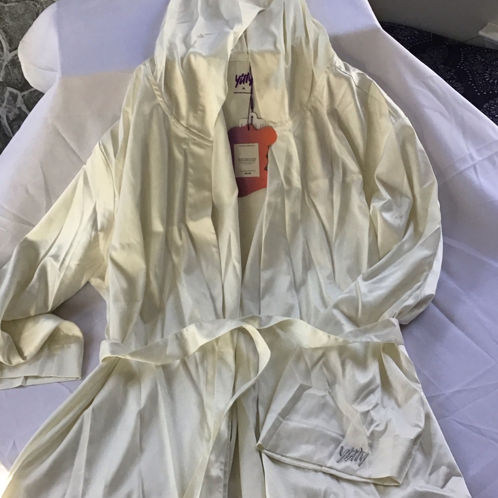 YITTY Soft Cream Hooded Robe